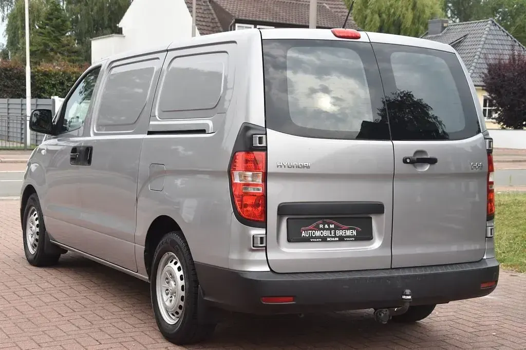 Gebraucht Hyundai H-1 116 PS (85 kW) 2016 Grau Van / Kleinbus