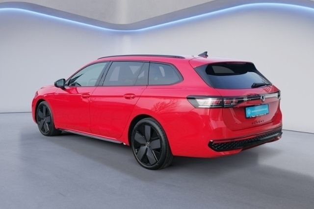 Gebraucht VW Passat R-line 193 PS (141 kW) 2024 Rot Kombi