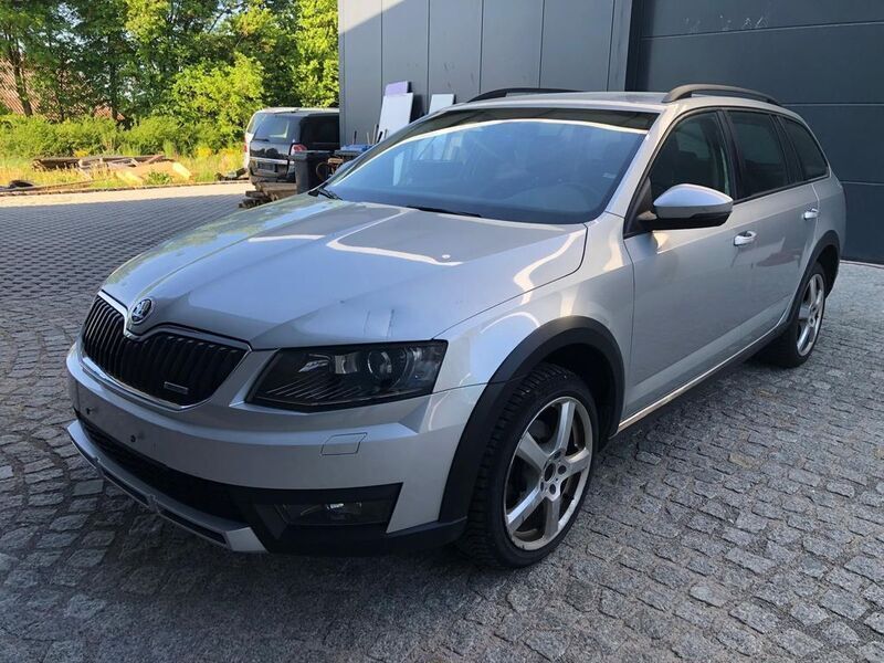 Silber Gebraucht 2016 Skoda Octavia Scout 4x4 Kombi | 7.800 € (Superpreis) - Bild 1/4