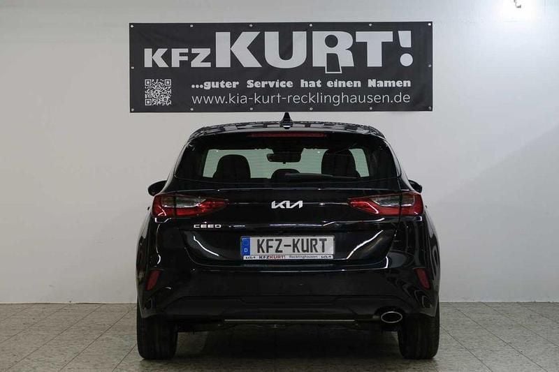 Gebraucht Kia Ceed 120 PS (88 kW) 2023 Schwarz Kleinwagen