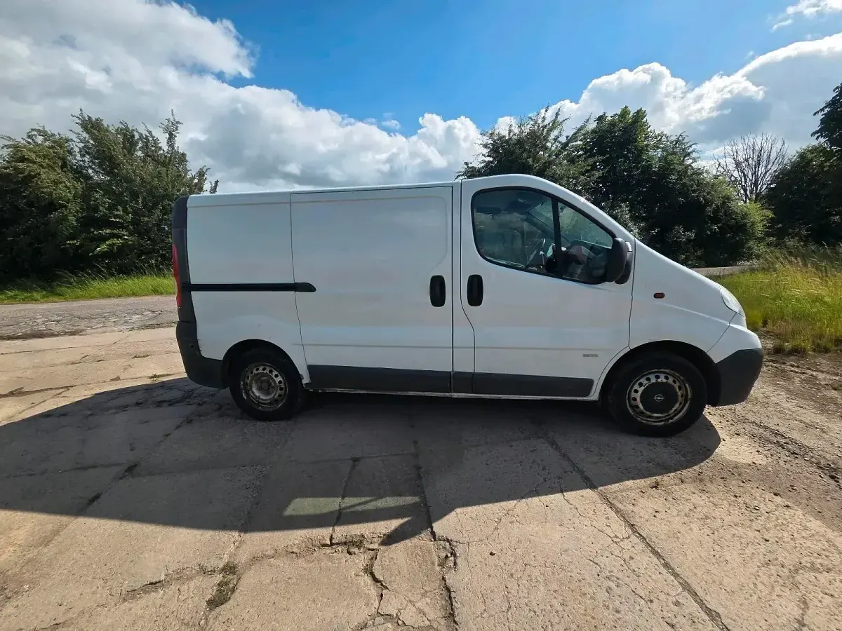 Gebraucht Opel Vivaro 90 PS (66 kW) 2012 Weiß Van / Kleinbus