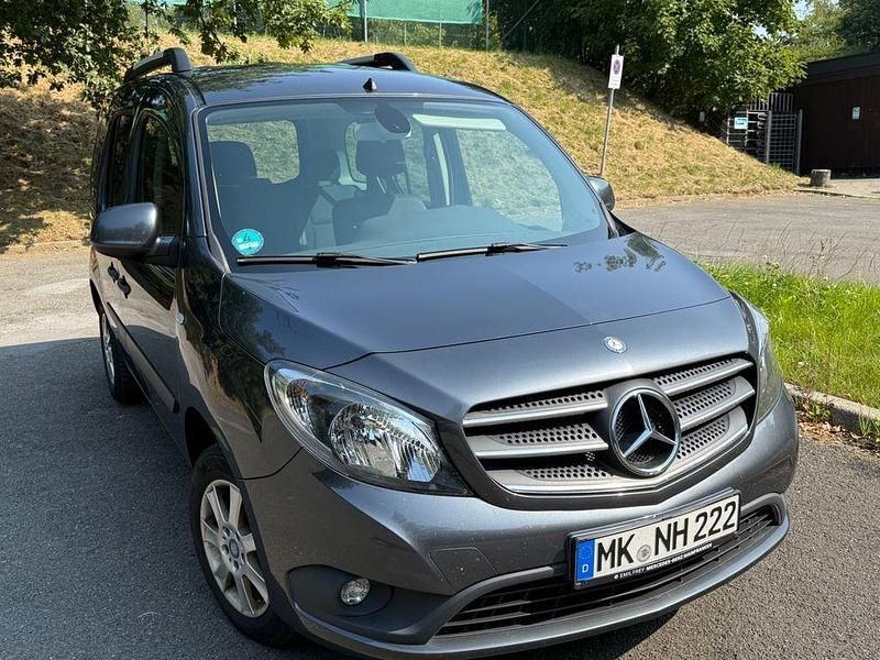 Grau Gebraucht 2019 Mercedes Citan 111 Edition Kombi | 12.800 € (Fairer Preis) - Bild 1/4