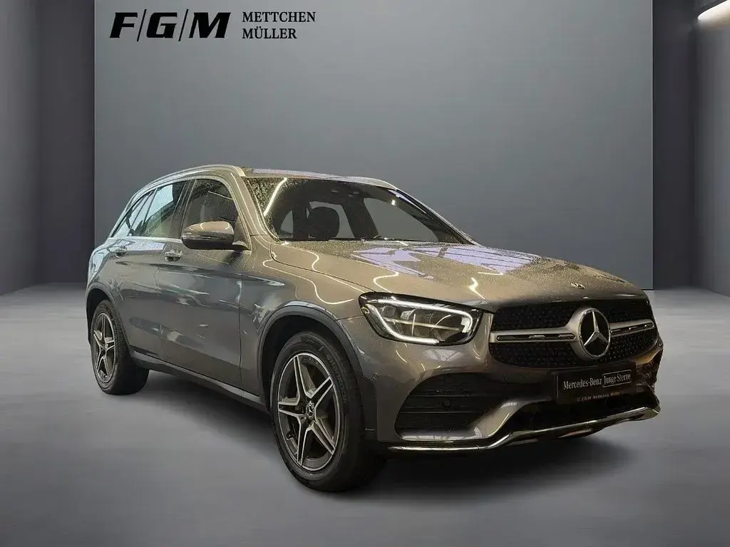 Gebraucht Mercedes GLC300 AMG line 258 PS (189 kW) 2019 Selenitgrau SUV