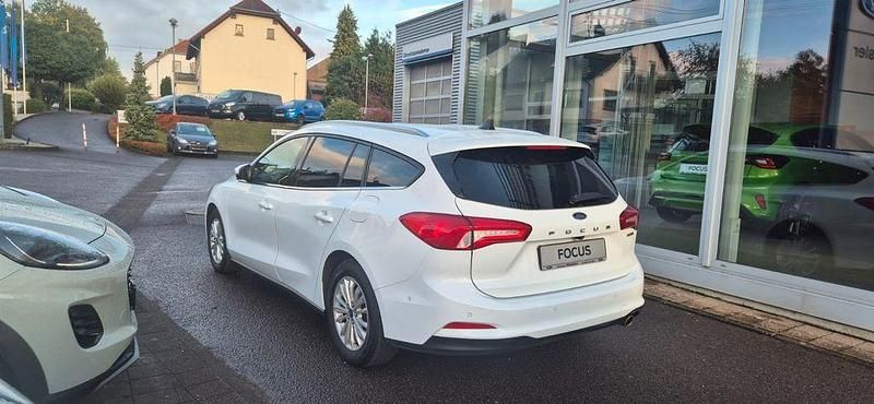 Gebraucht Ford Focus Titanium 125 PS (91 kW) 2020 Weiß Limousine