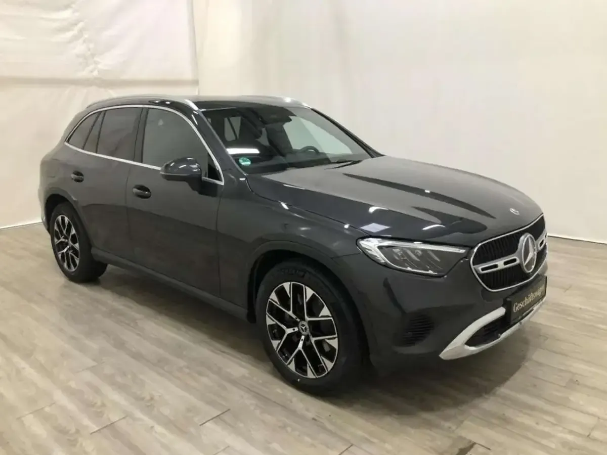 Gebraucht Mercedes GLC200 Avantgarde 163 PS (119 kW) 2025 Metalliclack graphitgrau SUV