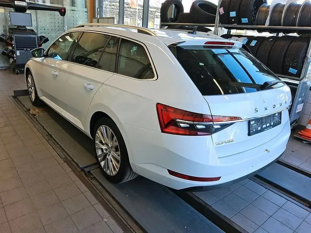 Gebraucht Skoda Superb Style 150 PS (110 kW) 2022 Weiß Kombi