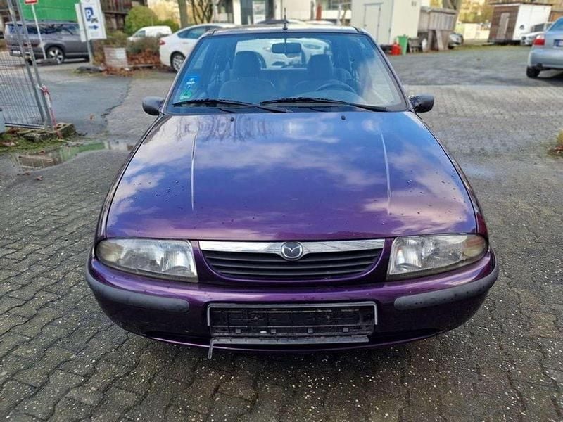 Gebraucht Mazda 121 50 PS (36 kW) 1999 Dunkel blau Kleinwagen