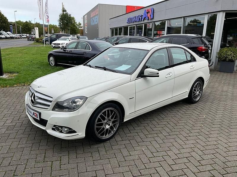 Weiß Gebraucht 2012 Mercedes C250 Limousine | 13.450 € (Fairer Preis) - Bild 1/4