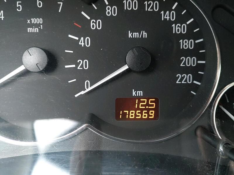 Gebraucht Opel Meriva 110 PS (80 kW) 2005 Silber Van / Kleinbus