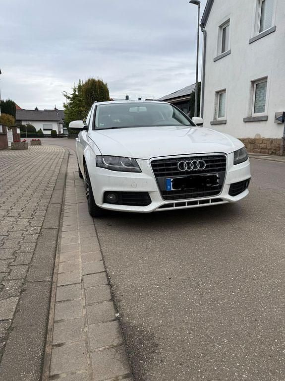 Weiß Gebraucht 2010 Audi A4 Ambiente Kombi | 7.399 € (Fairer Preis) - Bild 1/4