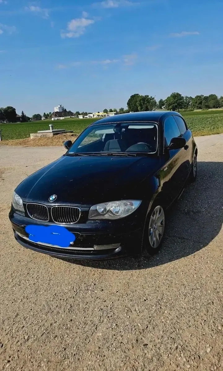 Gebraucht BMW 318 143 PS (105 kW) 2011 Schwarz Limousine