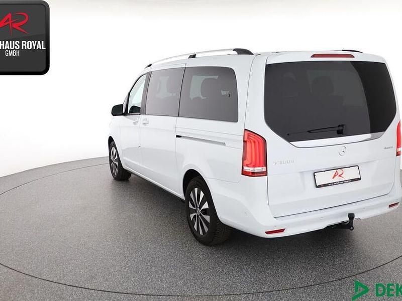 Gebraucht Mercedes V300 237 PS (174 kW) 2024 Bergkristallweiß Van / Kleinbus