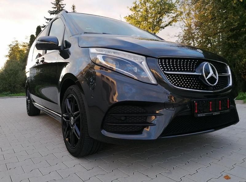 Grau Gebraucht 2022 Mercedes V300 AMG Van / Kleinbus | 62.499 € (Etwas zu teuer) - Bild 1/4