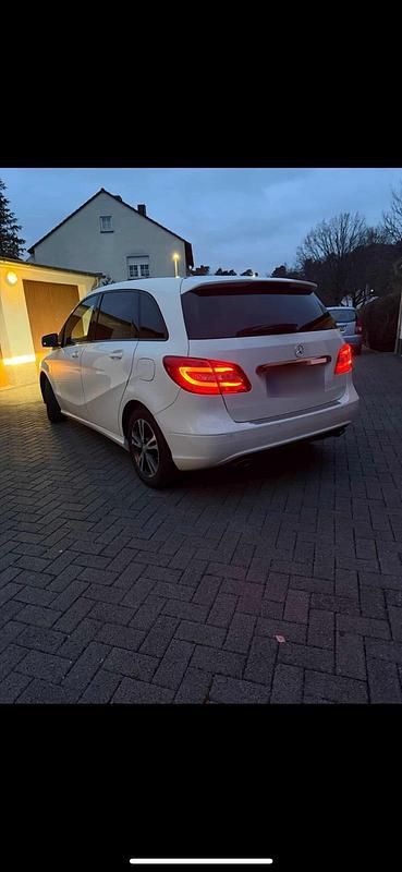 Gebraucht Mercedes B200 156 PS (114 kW) 2013 Weiß Van / Kleinbus