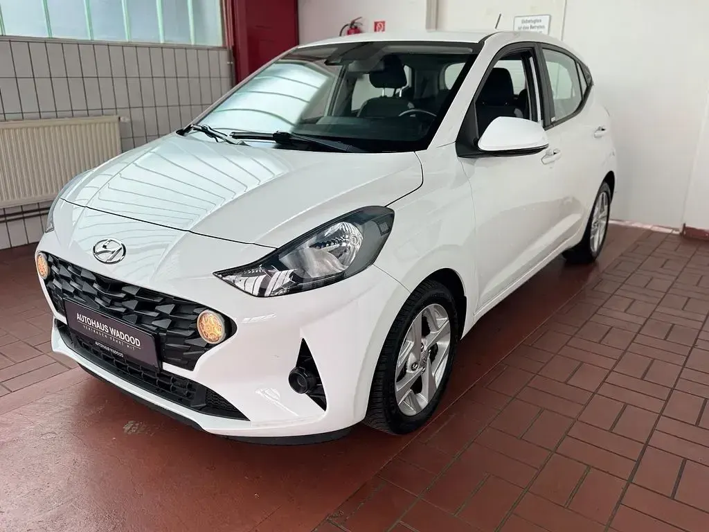 Gebraucht Hyundai i10 Trend 67 PS (49 kW) 2020 Weiß Kleinwagen