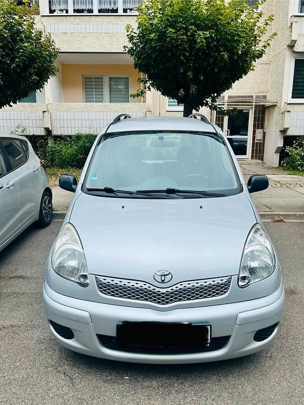 Silber Gebraucht 2006 Toyota Yaris Kombi | 2.800 € - Bild 1/4