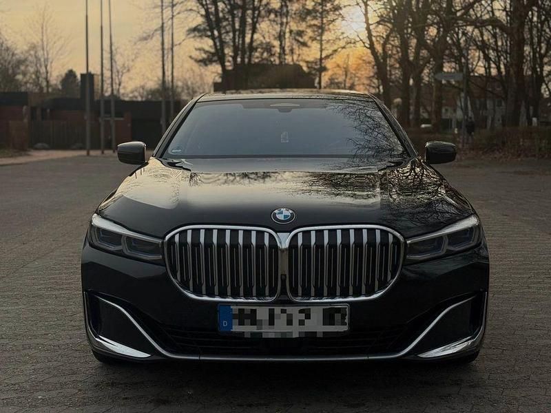 Gebraucht BMW 750 530 PS (389 kW) 2019 Schwarz Limousine