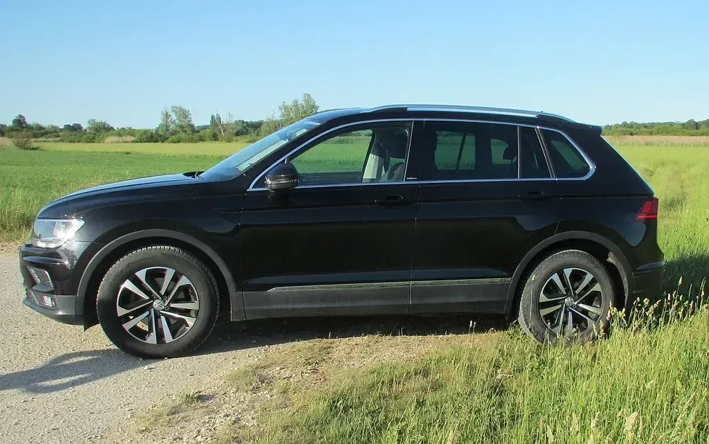 Gebraucht VW Tiguan IQ Drive 150 PS (110 kW) 2020 Schwarz SUV