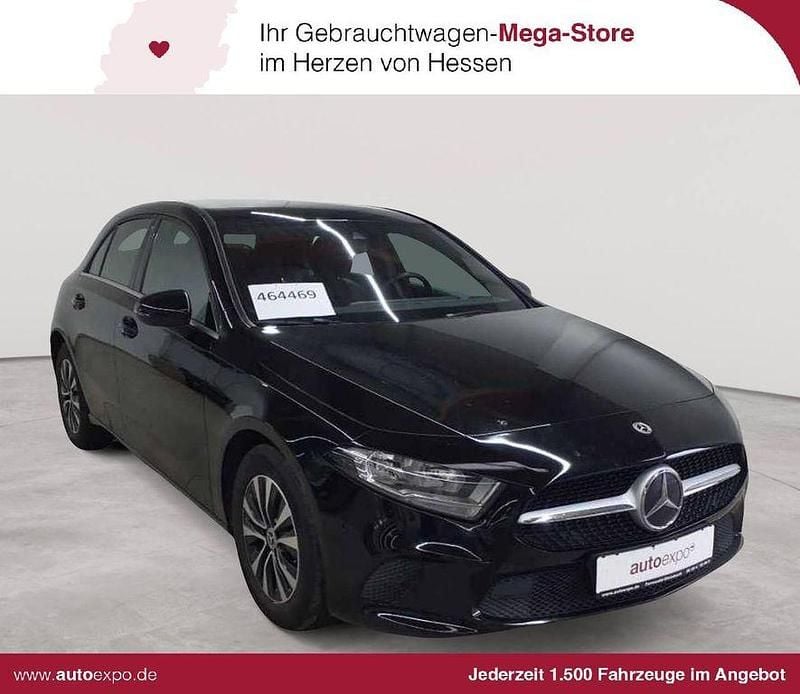 Schwarz Gebraucht 2020 Mercedes A180 Style Limousine | 17.589 € (Fairer Preis) - Bild 1/4