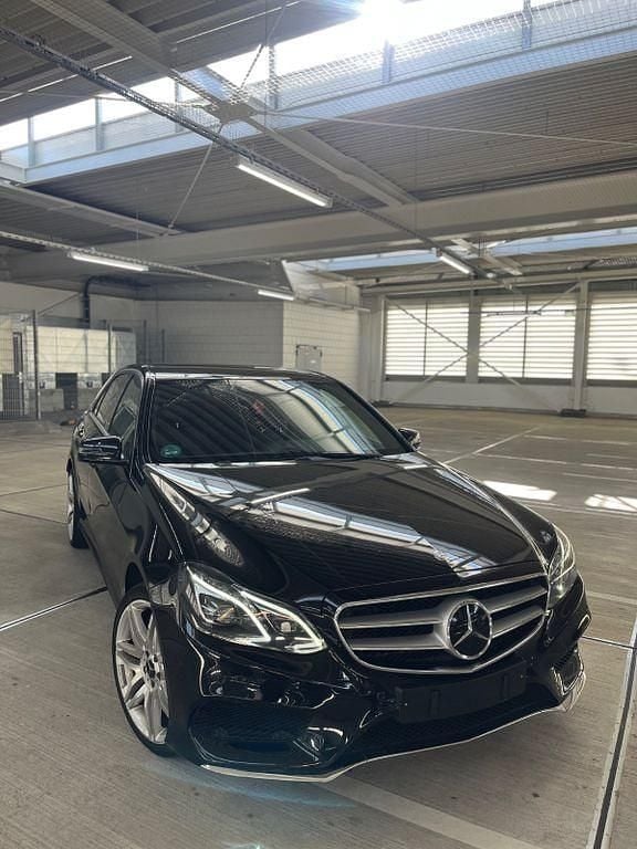 Gebraucht Mercedes E250 Avantgarde 204 PS (150 kW) 2015 Schwarz Kombi