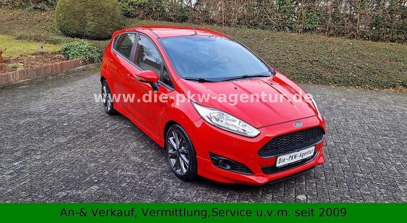 Gebraucht Ford Fiesta ST-Line 101 PS (74 kW) 2016 Rot Limousine