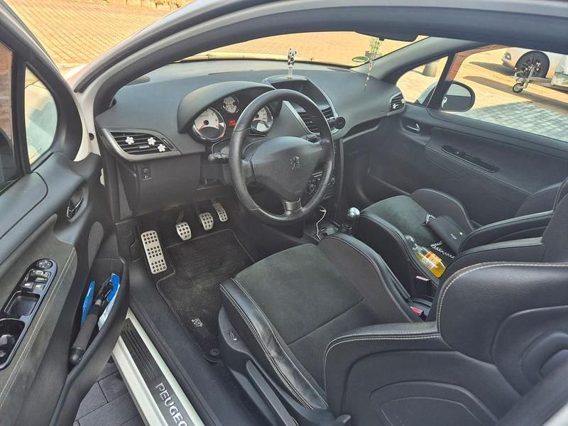 Weiß Gebraucht 2011 Peugeot 207 Sportium Limousine | 3.450 € (Fairer Preis) - Bild 1/4
