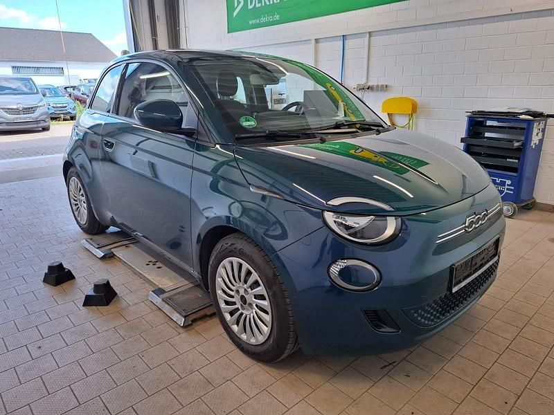 Ozean grün (5ce) Gebraucht 2023 Fiat 500e Kleinwagen | 21.898 € (Fairer Preis) - Bild 1/4
