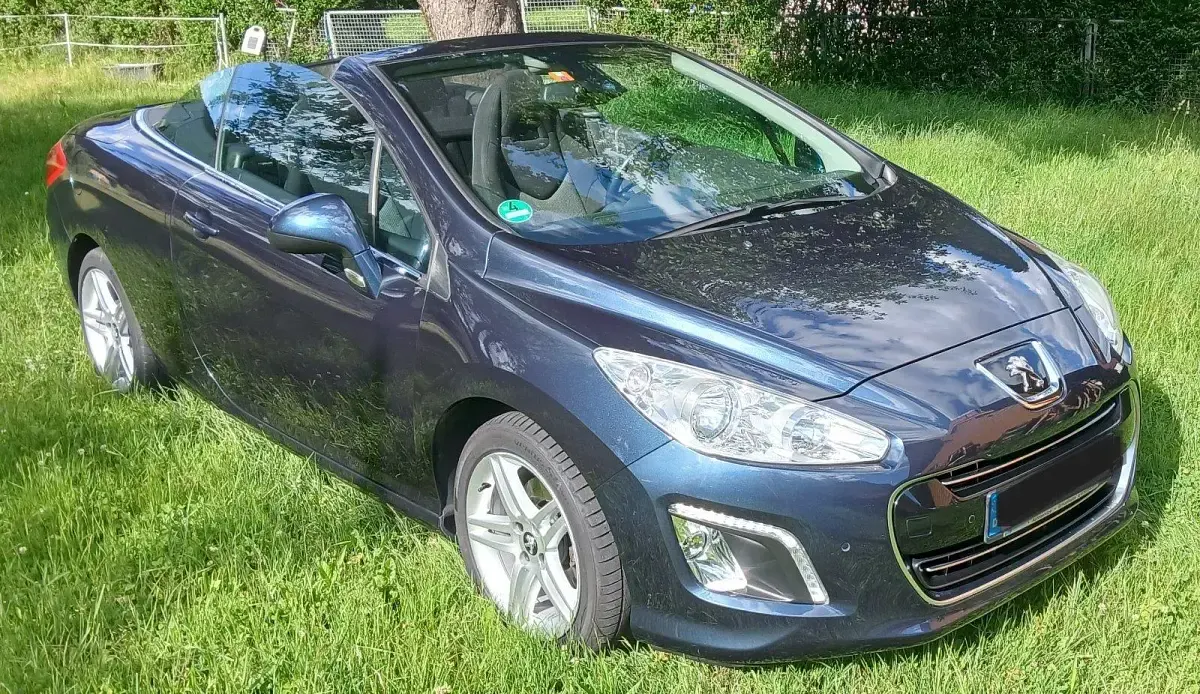 Gebraucht Peugeot 308 CC Active 156 PS (114 kW) 2012 Blau Cabrio