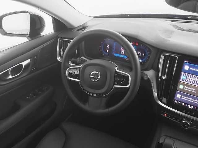 Gebraucht Volvo V60 145 PS (106 kW) 2025 Kombi