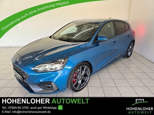 Performanceblau metallic Gebraucht 2020 Ford Focus ST Limousine | 23.980 € (Fairer Preis) - Bild 1/4