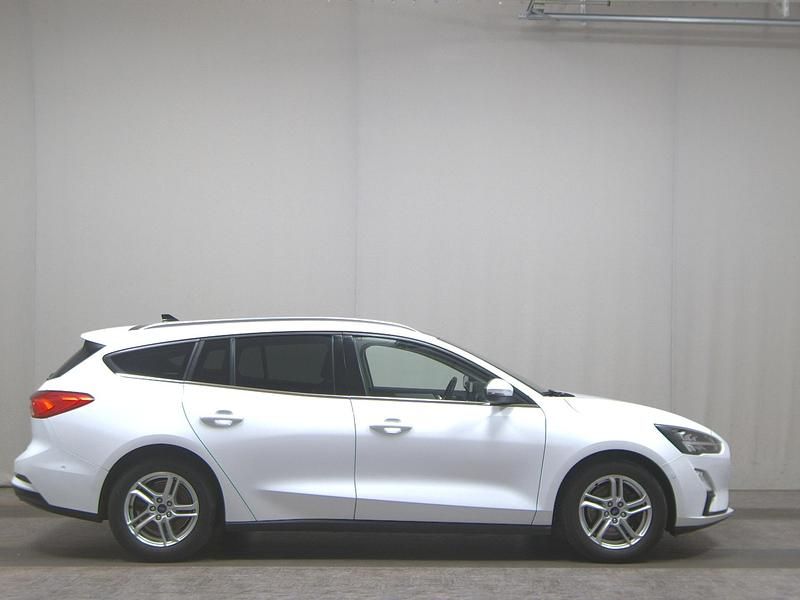 Weiss Gebraucht 2021 Ford Focus Cool & Connect Kombi | 11.980 € (Superpreis) - Bild 1/4