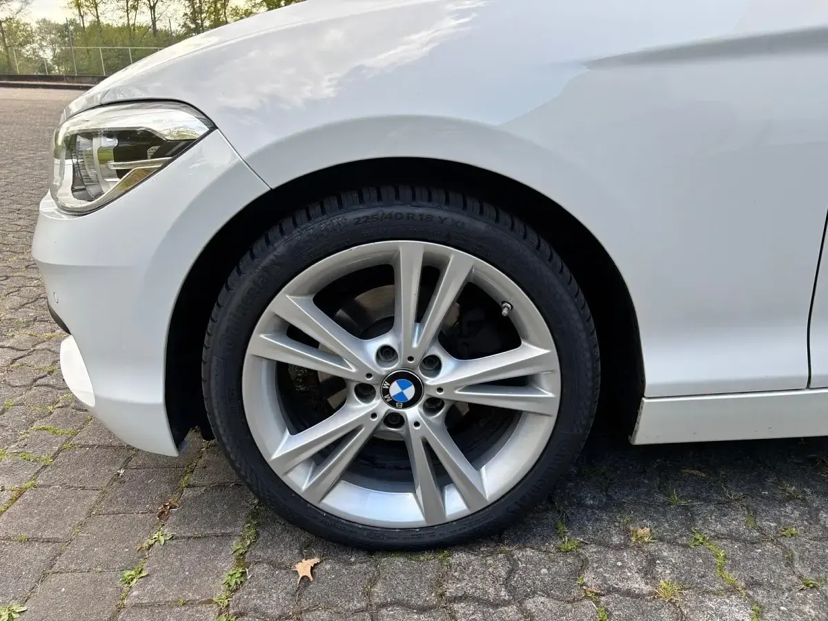 Używany BMW 120 Advantage 184 KM (135 kW) 2018 Biały Hatchback