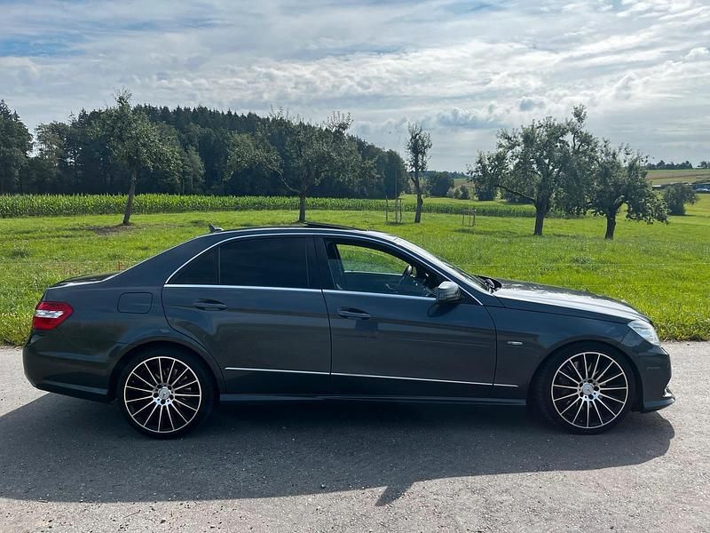 Gebraucht Mercedes E350 AMG 265 PS (194 kW) 2012 Grau Limousine