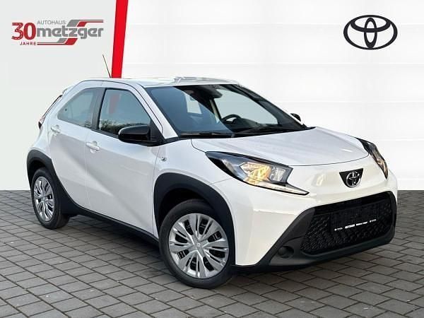 Weiß (weiß) Neu 2024 Toyota Aygo X-play Kleinwagen | 16.720 € - Bild 1/4