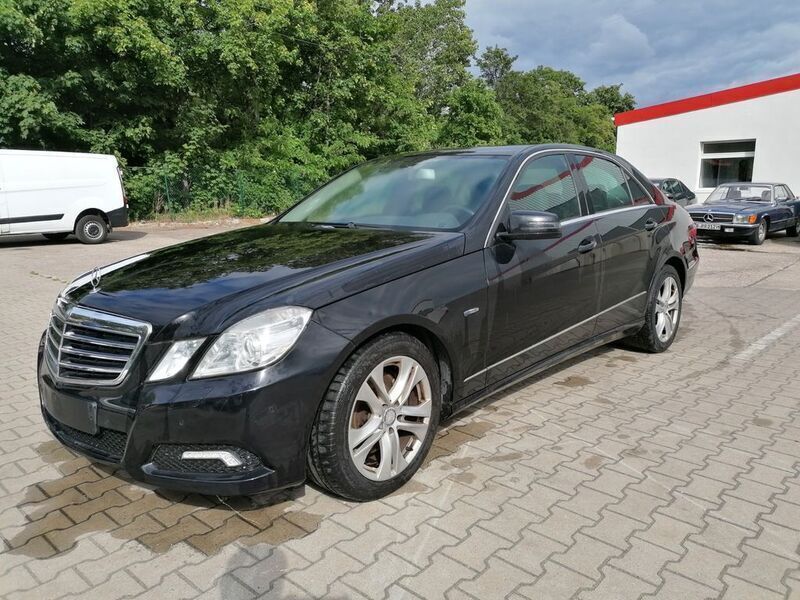 Schwarz Gebraucht 2009 Mercedes E250 Avantgarde Limousine | 13.923 € (Fairer Preis) - Bild 1/4