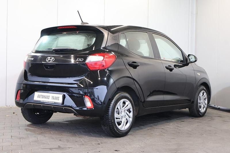 Gebraucht Hyundai i10 Select 67 PS (49 kW) 2023 Schwarz Kleinwagen