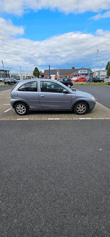 Grau Gebraucht 2005 Opel Corsa Sport Kleinwagen | 750 € (Guter Preis) - Bild 1/4