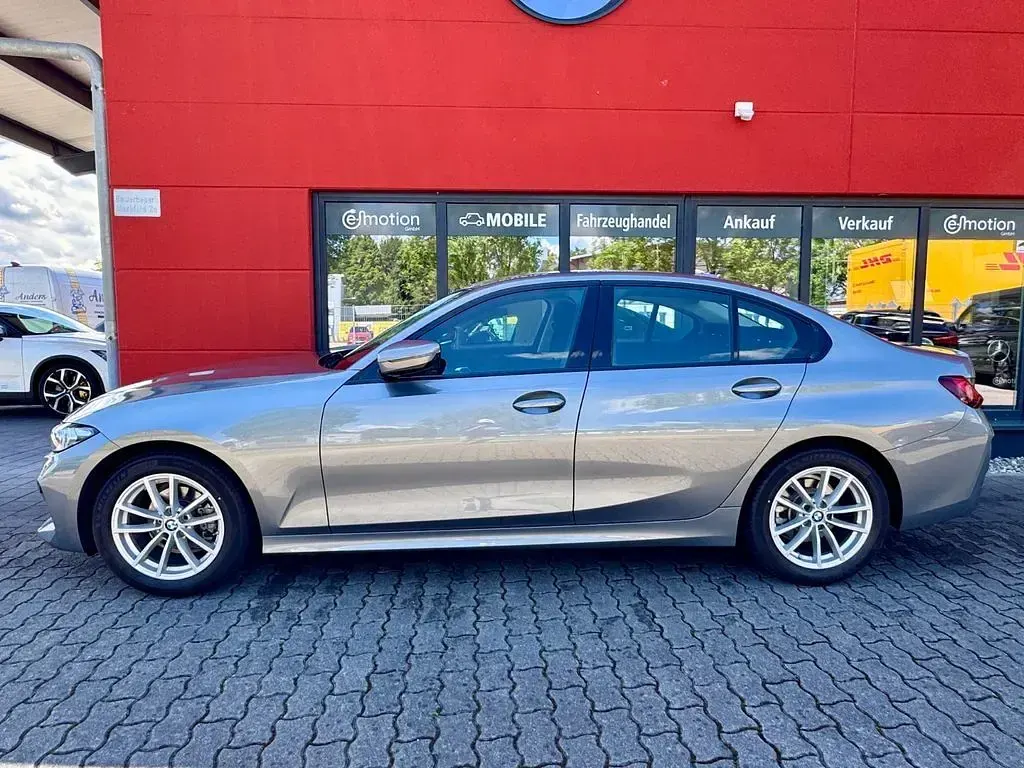 Gebraucht BMW 318 150 PS (110 kW) 2024 Skyscraper grau Limousine