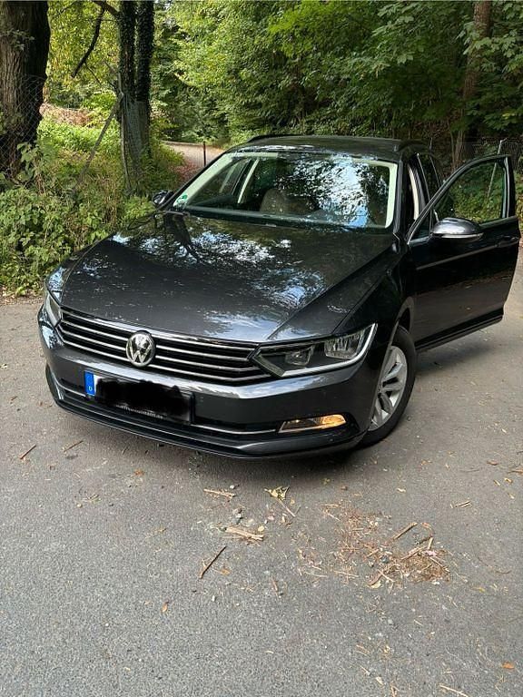 Grau Gebraucht 2018 VW Passat Comfortline Kombi | 16.950 € (Superpreis) - Bild 1/4