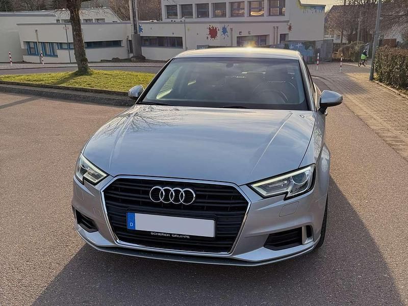 Silber Gebraucht 2018 Audi A3 Sport Limousine | 16.500 € (Fairer Preis) - Bild 1/4