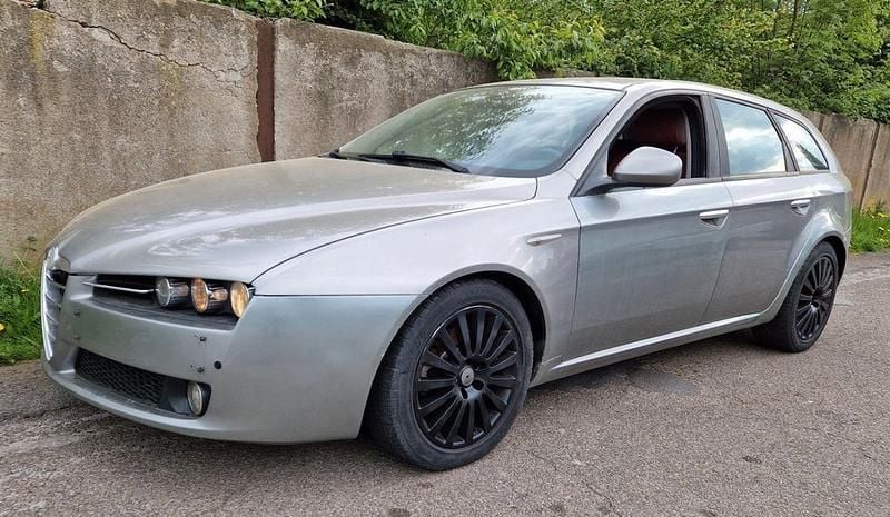 Grau Gebraucht 2007 Alfa Romeo 159 Kombi | 1.990 € (Guter Preis) - Bild 1/4
