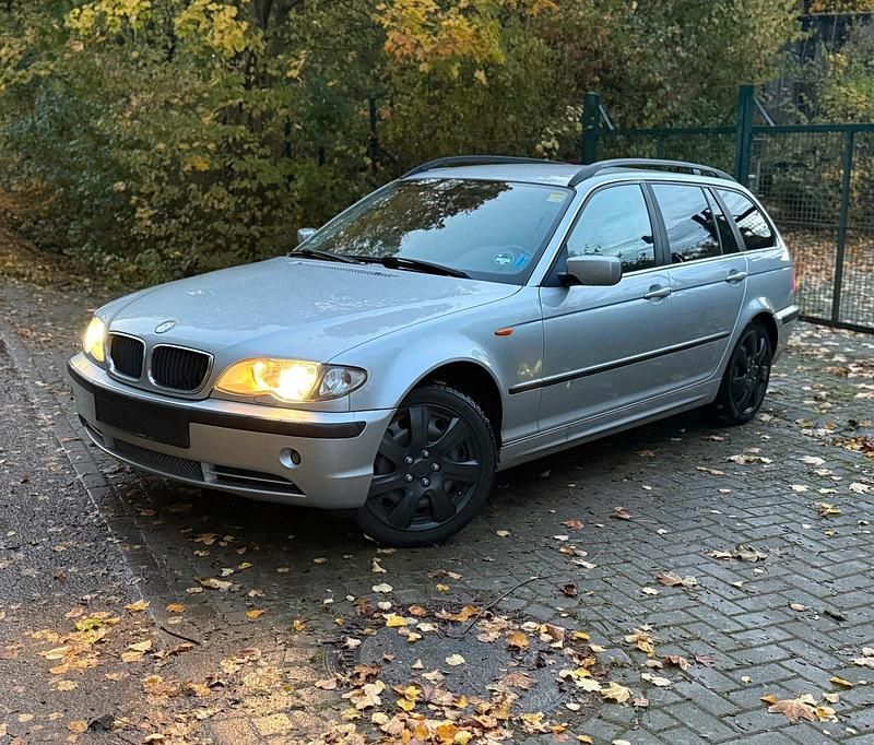 Silber Gebraucht 2002 BMW 330 Kombi | 4.350 € (Superpreis) - Bild 1/4