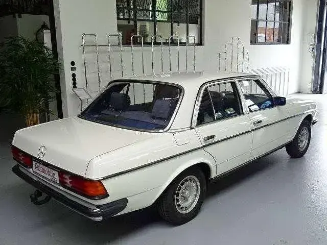 Gebraucht Mercedes 200 109 PS (80 kW) 1981 Weiß Limousine