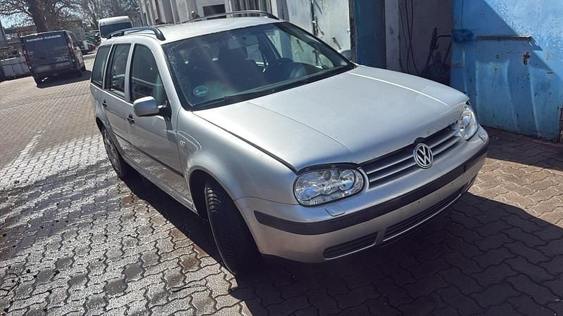 Second-hand VW Golf IV 105 CP (77 kW) 2005 Argintiu Break