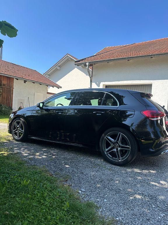 Schwarz Gebraucht 2019 Mercedes A200 AMG line Limousine | 21.500 € (Guter Preis) - Bild 1/4