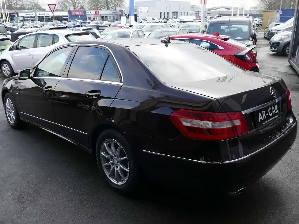 Gebraucht Mercedes E300 Elegance 204 PS (150 kW) 2010 Braun Limousine