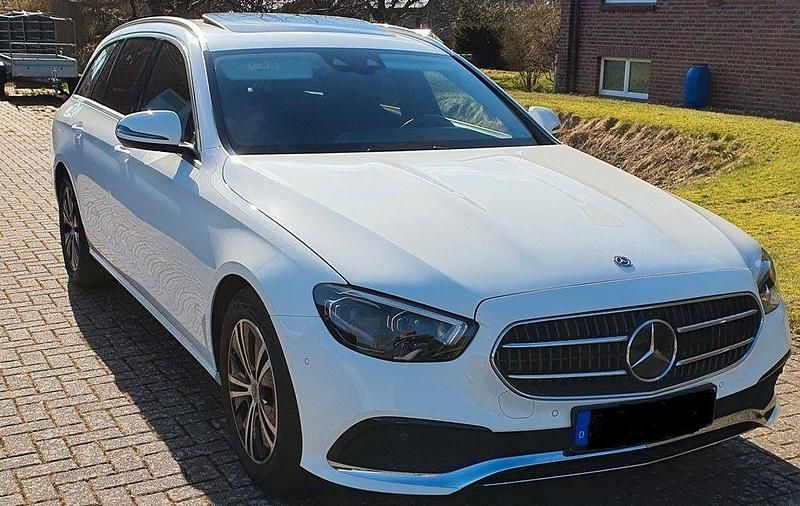 Weiß Gebraucht 2020 Mercedes E220 Avantgarde Kombi | 21.800 € (Superpreis) - Bild 1/4