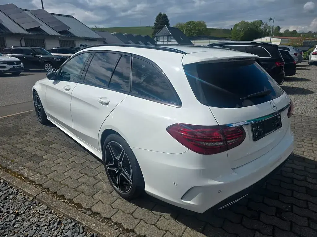 Gebraucht Mercedes C180 AMG line 156 PS (114 kW) 2020 Weiß Limousine