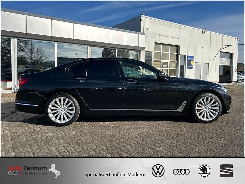 Gebraucht BMW 750 Shadowline 400 PS (294 kW) 2017 Schwarz Limousine