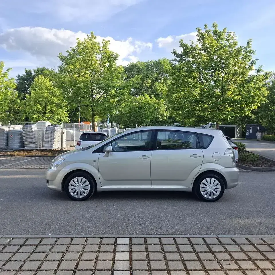 Używany Toyota Corolla Executive 129 KM (94 kW) 2007 Złoty Kombi